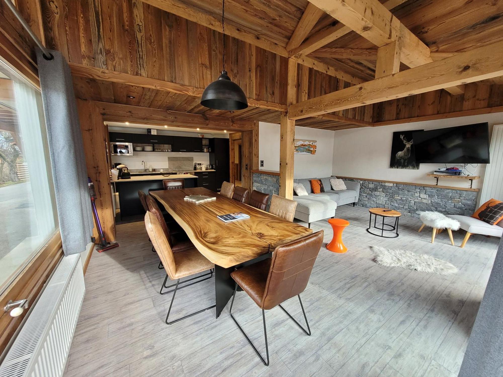 Julianna , Avec Services Morzine